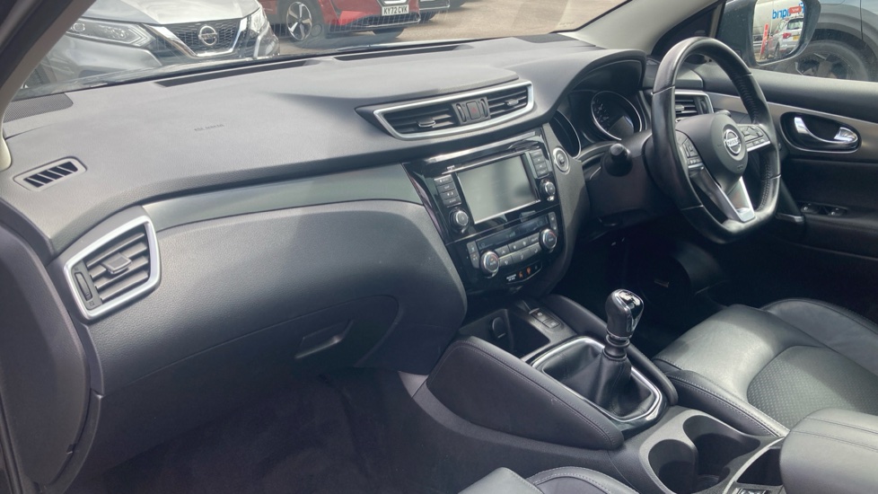 Nissan Qashqai 1.3 DiG-T Tekna 5dr Petrol Hatchback - Image 9