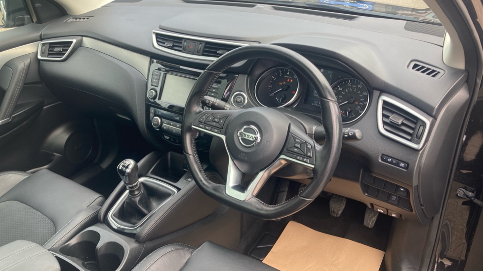 Nissan Qashqai 1.3 DiG-T Tekna 5dr Petrol Hatchback - Image 11