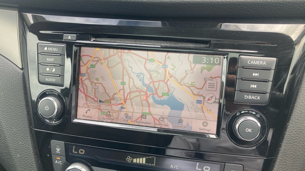 Nissan Qashqai 1.3 DiG-T Tekna 5dr Petrol Hatchback - Image 33