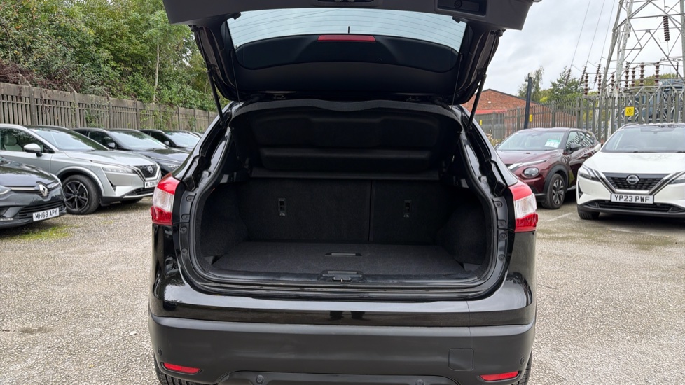 Nissan Qashqai 1.6 DiG-T N-Tec+ 5dr Petrol Hatchback - Image 4