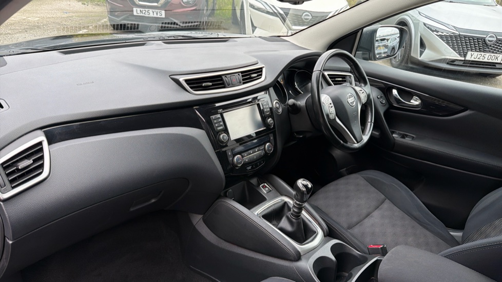 Nissan Qashqai 1.6 DiG-T N-Tec+ 5dr Petrol Hatchback - Image 9