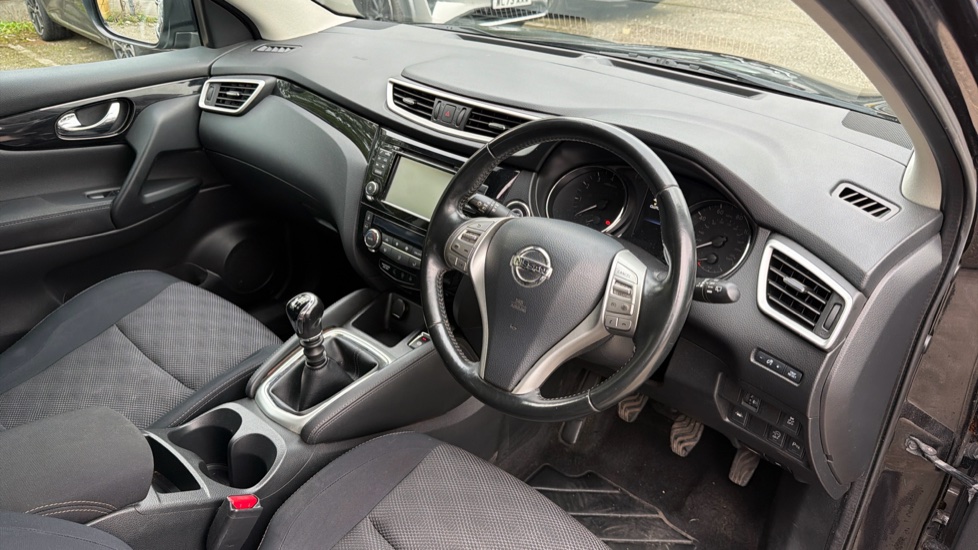 Nissan Qashqai 1.6 DiG-T N-Tec+ 5dr Petrol Hatchback - Image 11