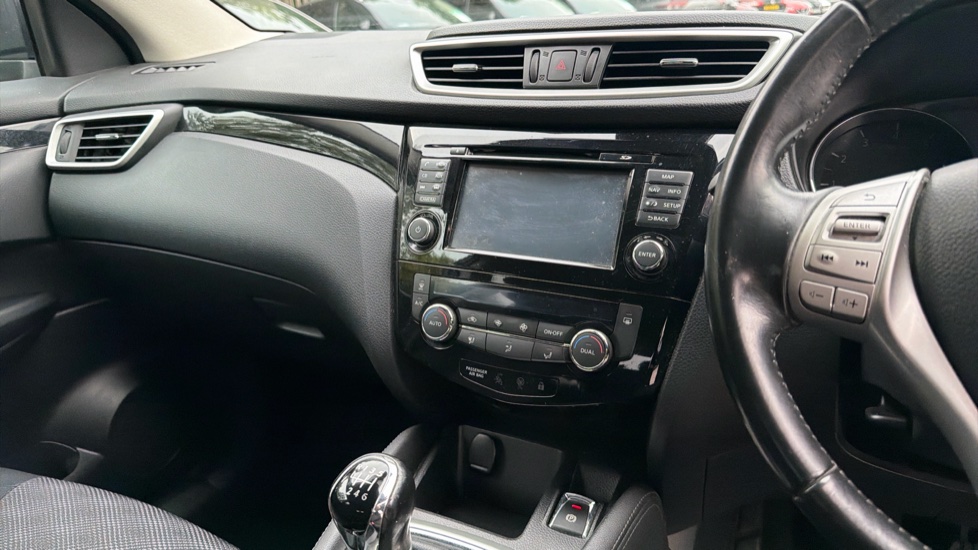 Nissan Qashqai 1.6 DiG-T N-Tec+ 5dr Petrol Hatchback - Image 14