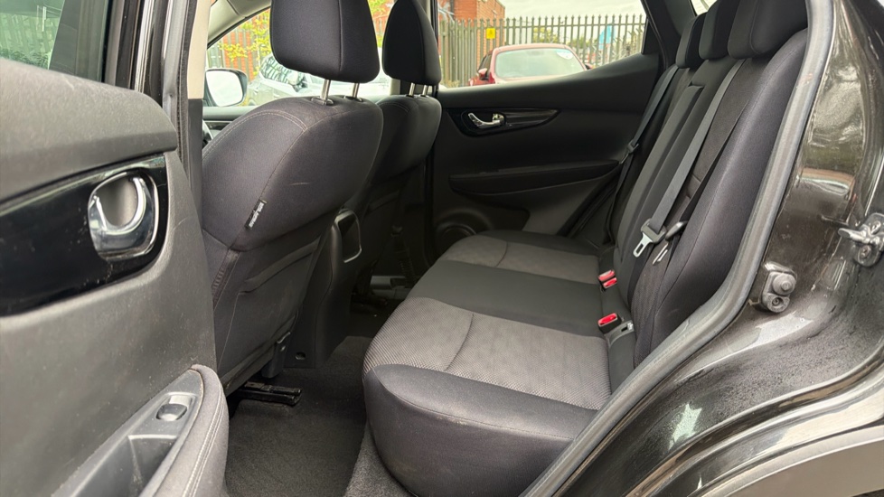 Nissan Qashqai 1.6 DiG-T N-Tec+ 5dr Petrol Hatchback - Image 16