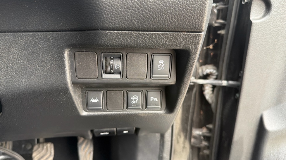 Nissan Qashqai 1.6 DiG-T N-Tec+ 5dr Petrol Hatchback - Image 22