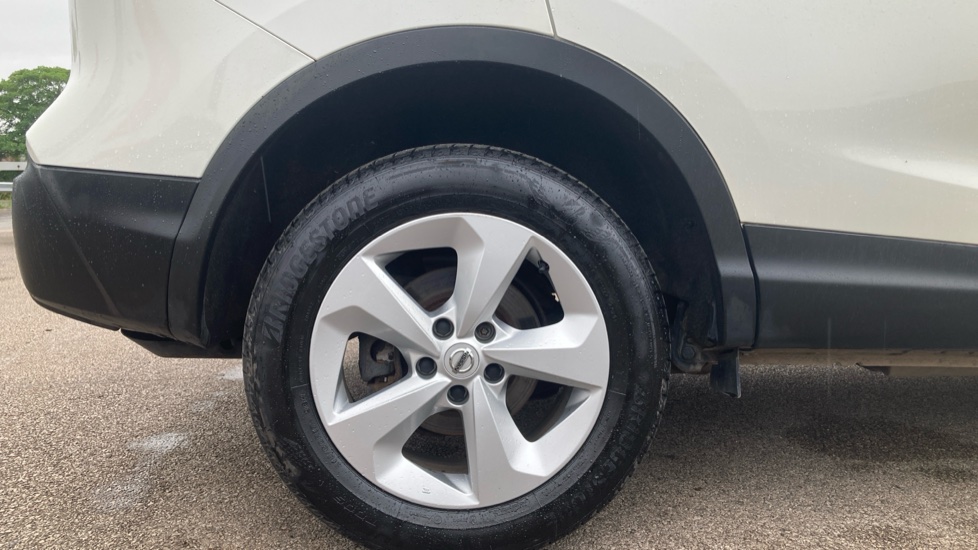 Nissan Qashqai 1.5 dCi 115 Acenta Premium 5dr Diesel Hatchback - Image 7