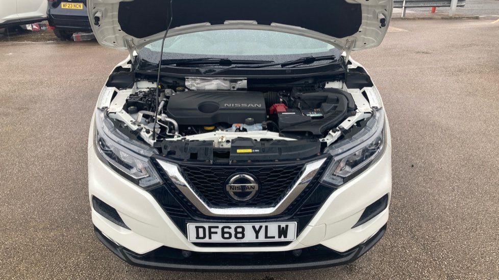 Nissan Qashqai 1.5 dCi 115 Acenta Premium 5dr Diesel Hatchback - Image 8