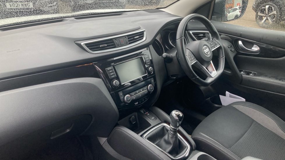 Nissan Qashqai 1.5 dCi 115 Acenta Premium 5dr Diesel Hatchback - Image 9