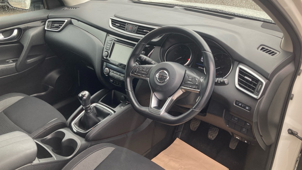 Nissan Qashqai 1.5 dCi 115 Acenta Premium 5dr Diesel Hatchback - Image 11