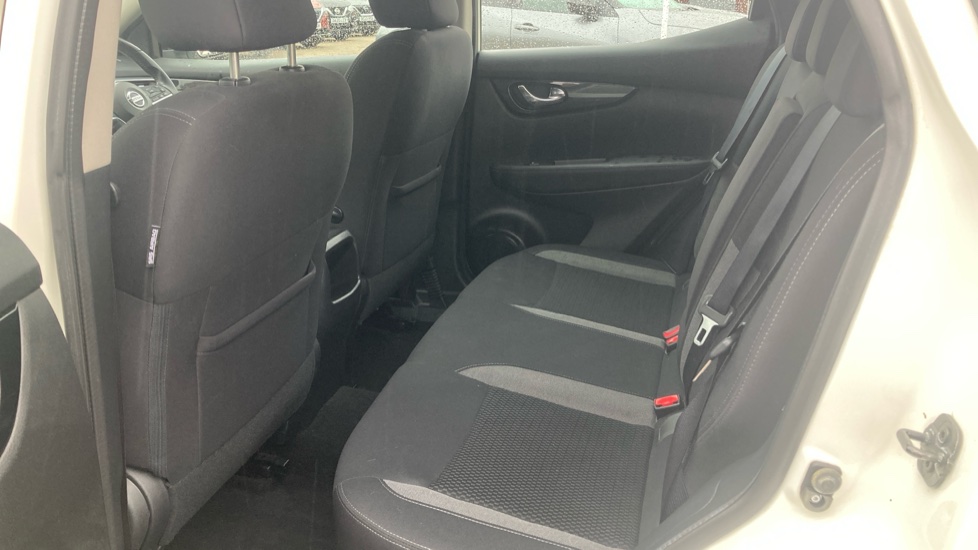 Nissan Qashqai 1.5 dCi 115 Acenta Premium 5dr Diesel Hatchback - Image 16