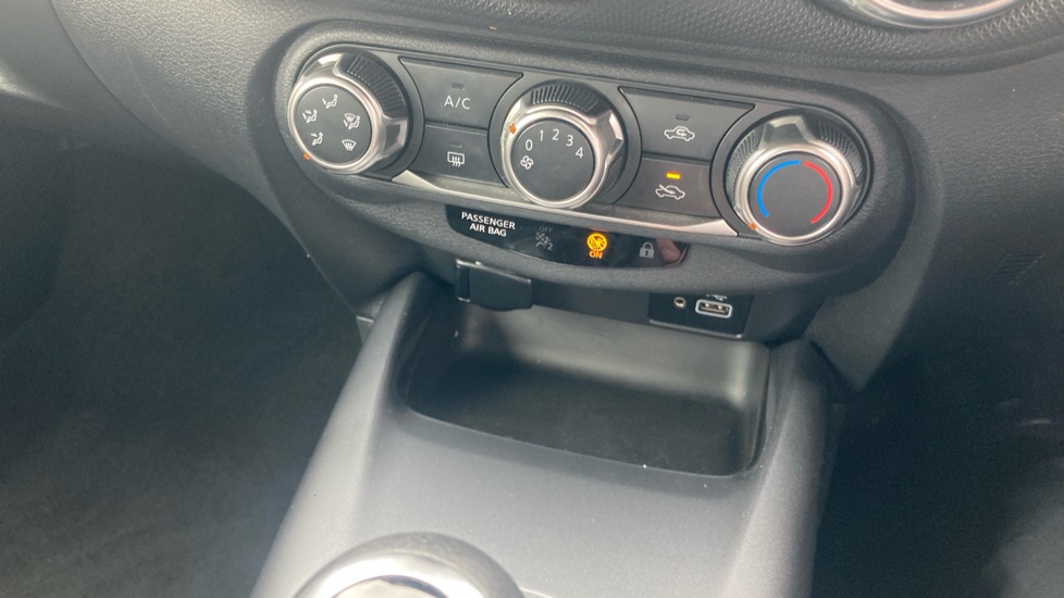 Nissan Juke 1.0 DiG-T Acenta 5dr Petrol Hatchback - Image 25