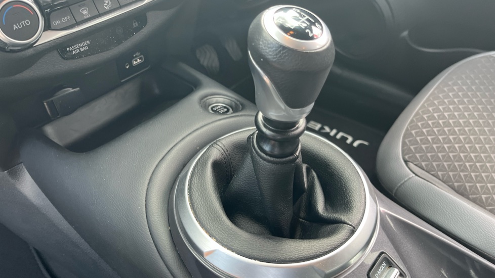 Nissan Juke 1.0 DiG-T 114 N-Connecta 5dr Petrol Hatchback - Image 13