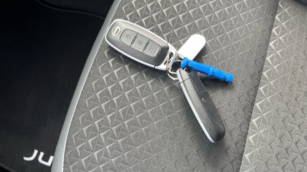 Nissan Juke 1.0 DiG-T 114 N-Connecta 5dr Petrol Hatchback - Image 20