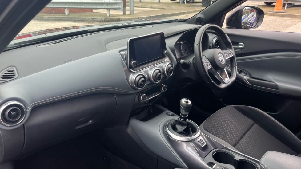 Nissan Juke 1.0 DiG-T 114 N-Connecta 5dr Petrol Hatchback - Image 9