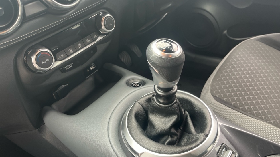 Nissan Juke 1.0 DiG-T 114 N-Connecta 5dr Petrol Hatchback - Image 13
