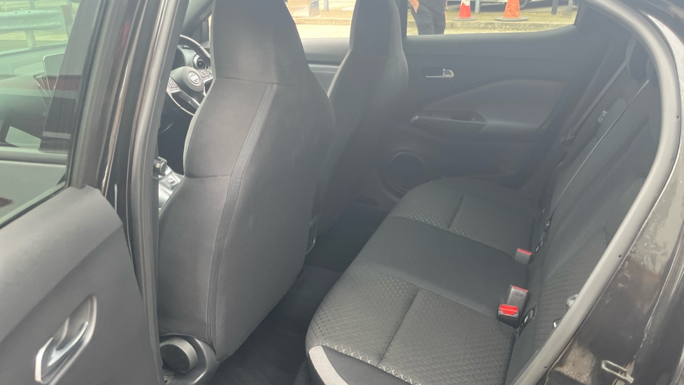 Nissan Juke 1.0 DiG-T 114 N-Connecta 5dr Petrol Hatchback - Image 16