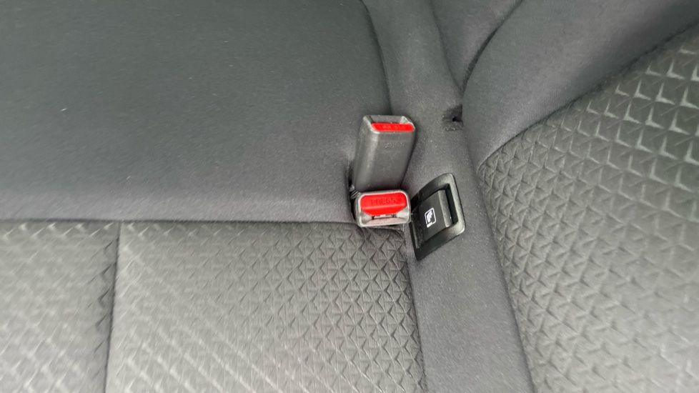 Nissan Juke 1.0 DiG-T 114 N-Connecta 5dr Petrol Hatchback - Image 17