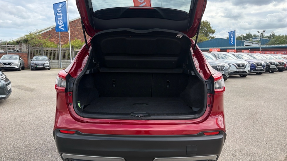 Nissan Qashqai 1.5 dCi Tekna 5dr Diesel Hatchback - Image 4