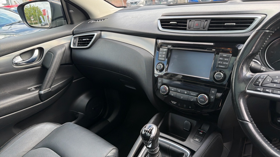 Nissan Qashqai 1.5 dCi Tekna 5dr Diesel Hatchback - Image 14