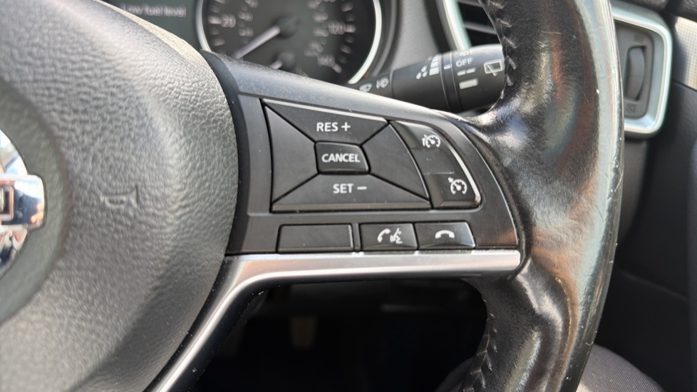 Nissan Qashqai 1.5 dCi Tekna 5dr Diesel Hatchback - Image 23