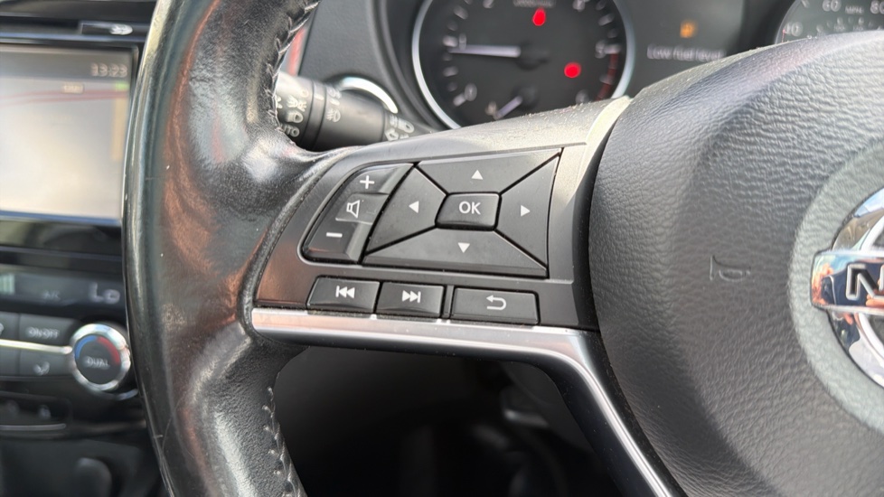 Nissan Qashqai 1.5 dCi Tekna 5dr Diesel Hatchback - Image 24