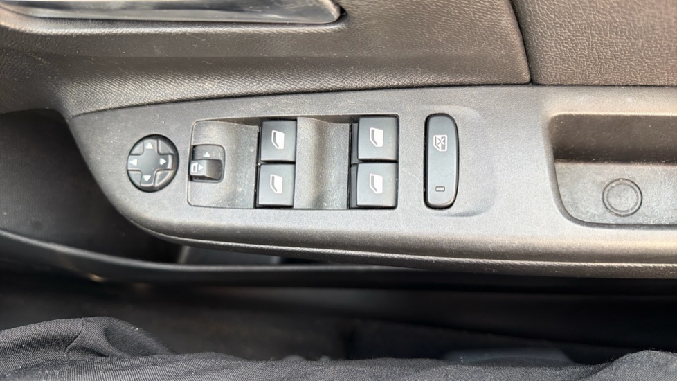 Vauxhall Corsa 1.2 Elite 5dr Petrol Hatchback - Image 26