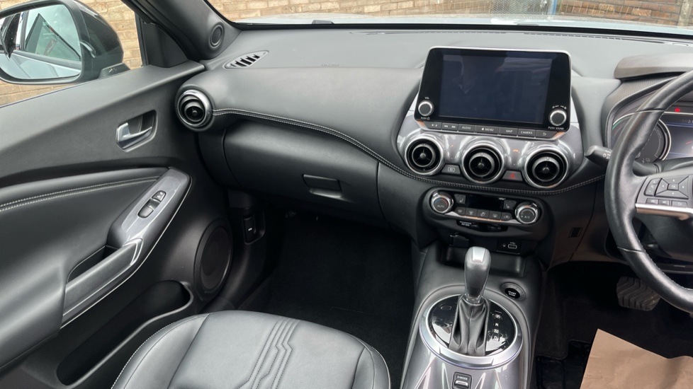 Nissan Juke 1.6 Hybrid Tekna 5dr Auto Hybrid Hatchback - Image 14