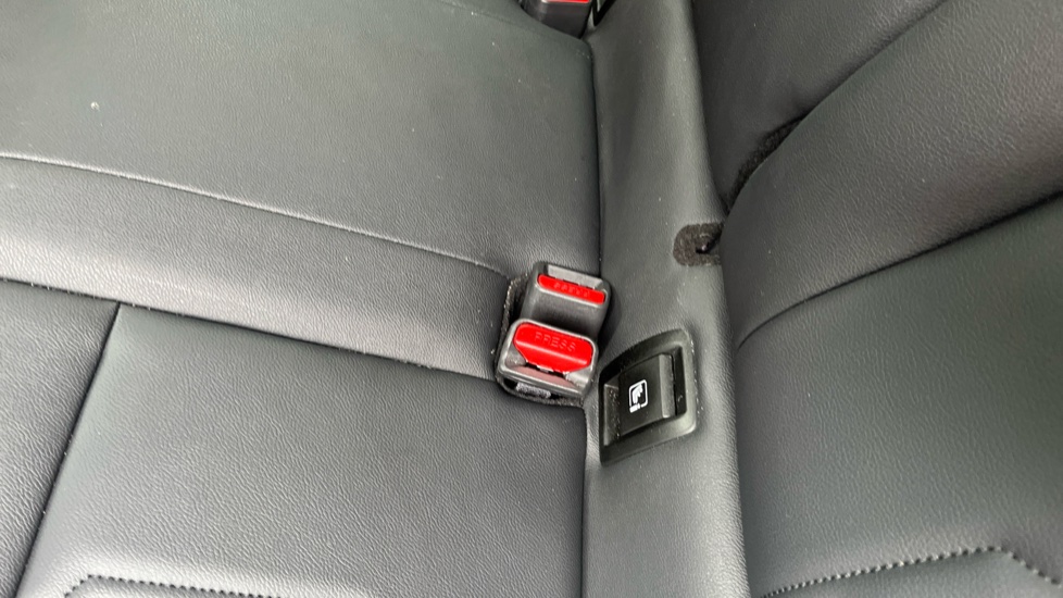 Nissan Juke 1.6 Hybrid Tekna 5dr Auto Hybrid Hatchback - Image 17