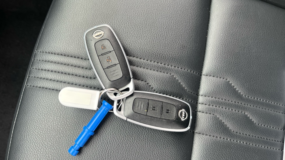 Nissan Juke 1.6 Hybrid Tekna 5dr Auto Hybrid Hatchback - Image 20