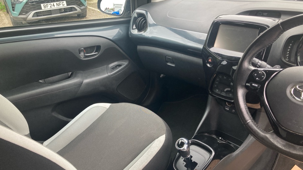 Toyota Aygo 1.0 VVT-i X-Press 5dr x-shift Petrol Hatchback - Image 14