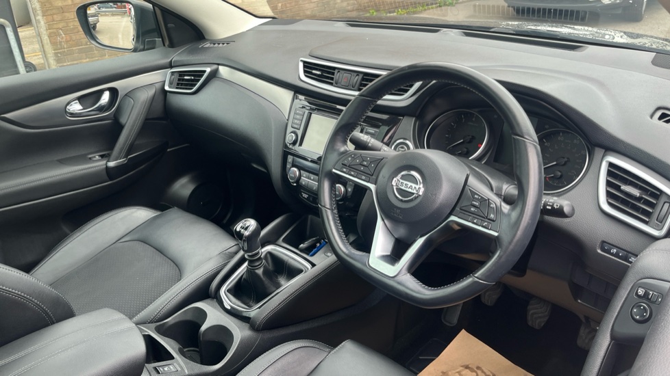 Nissan Qashqai 1.3 DiG-T Tekna 5dr Petrol Hatchback - Image 11