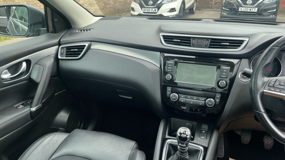 Nissan Qashqai 1.3 DiG-T Tekna 5dr Petrol Hatchback - Image 14