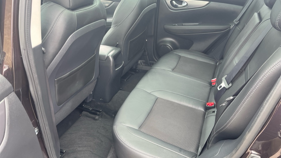 Nissan Qashqai 1.3 DiG-T Tekna 5dr Petrol Hatchback - Image 16
