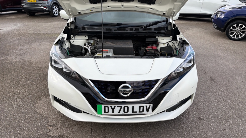 Nissan LEAF 110kW Tekna 40kWh 5dr Auto Electric Hatchback - Image 8