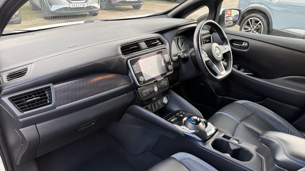 Nissan LEAF 110kW Tekna 40kWh 5dr Auto Electric Hatchback - Image 9