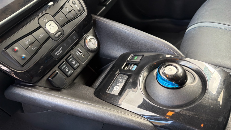 Nissan LEAF 110kW Tekna 40kWh 5dr Auto Electric Hatchback - Image 13