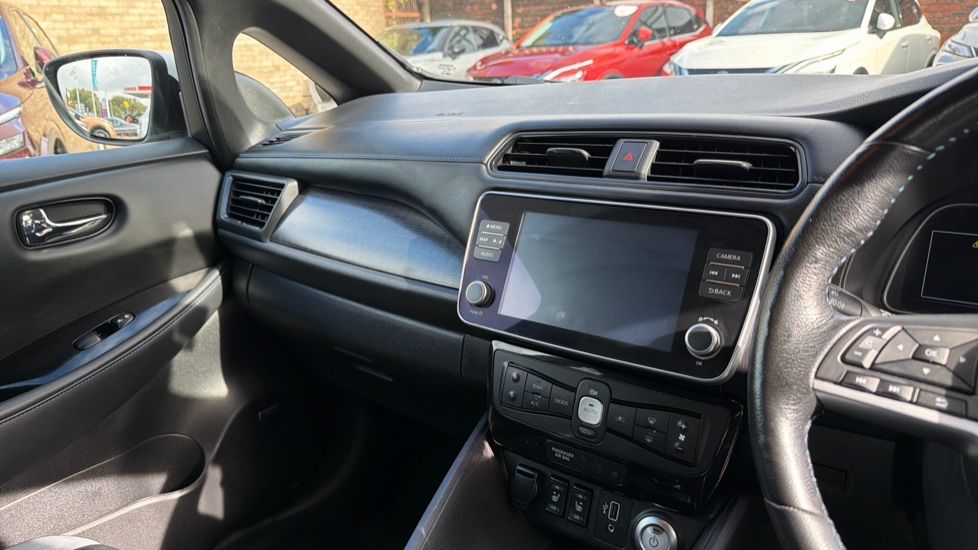 Nissan LEAF 110kW Tekna 40kWh 5dr Auto Electric Hatchback - Image 14