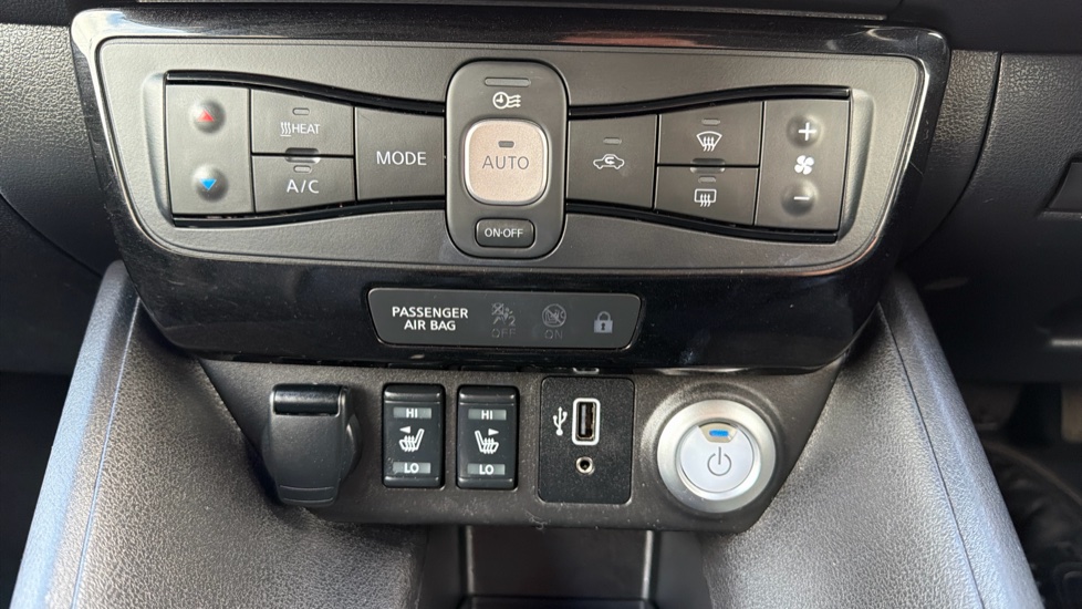 Nissan LEAF 110kW Tekna 40kWh 5dr Auto Electric Hatchback - Image 22