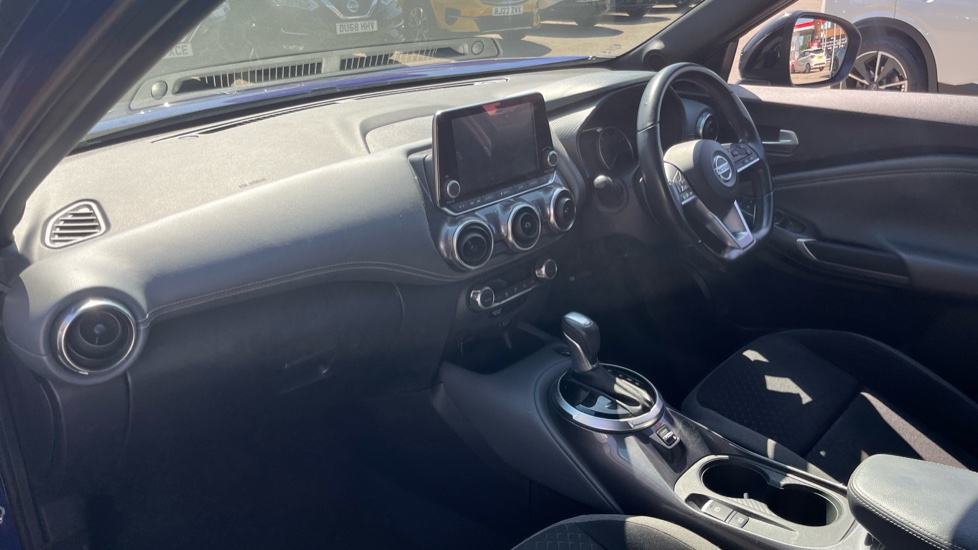 Nissan Juke 1.0 DiG-T 114 N-Connecta 5dr DCT Petrol Hatchback - Image 9