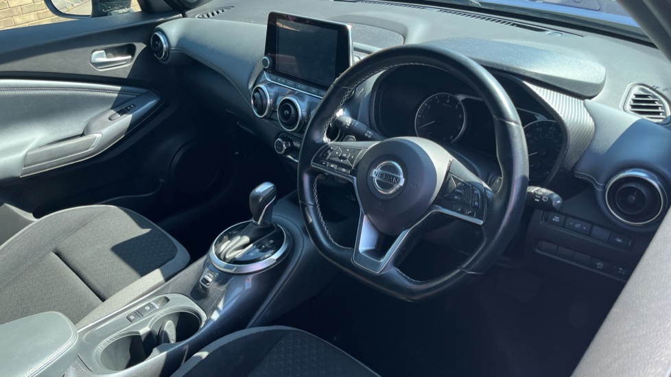 Nissan Juke 1.0 DiG-T 114 N-Connecta 5dr DCT Petrol Hatchback - Image 11