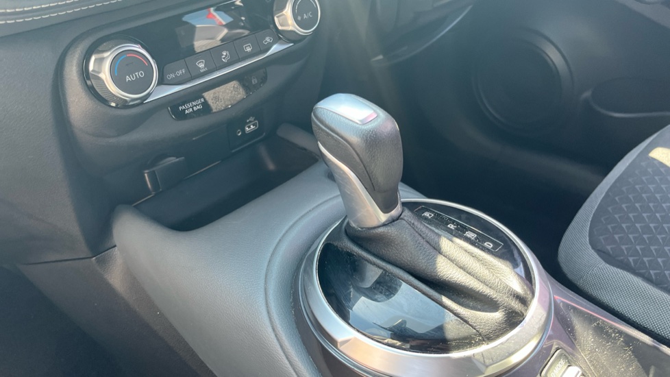 Nissan Juke 1.0 DiG-T 114 N-Connecta 5dr DCT Petrol Hatchback - Image 13