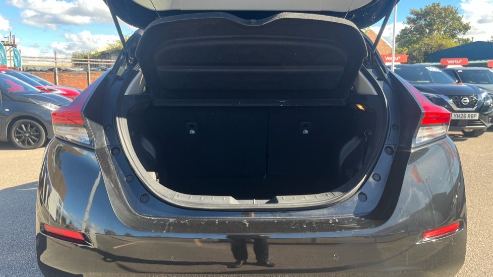 Nissan LEAF 160kW e+ N-Connecta 59kWh 5dr Auto Electric Hatchback - Image 4