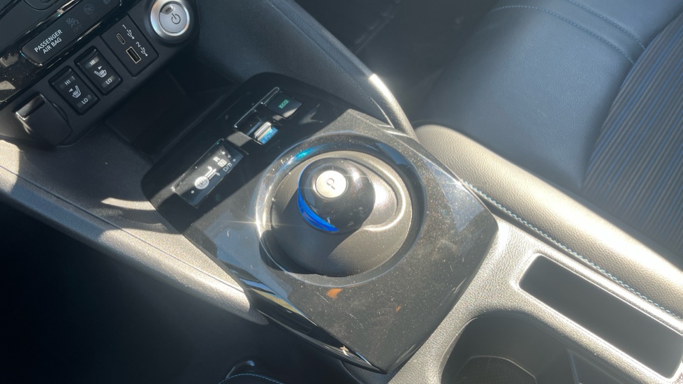 Nissan LEAF 160kW e+ N-Connecta 59kWh 5dr Auto Electric Hatchback - Image 13