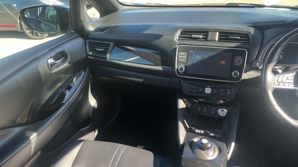 Nissan LEAF 160kW e+ N-Connecta 59kWh 5dr Auto Electric Hatchback - Image 14