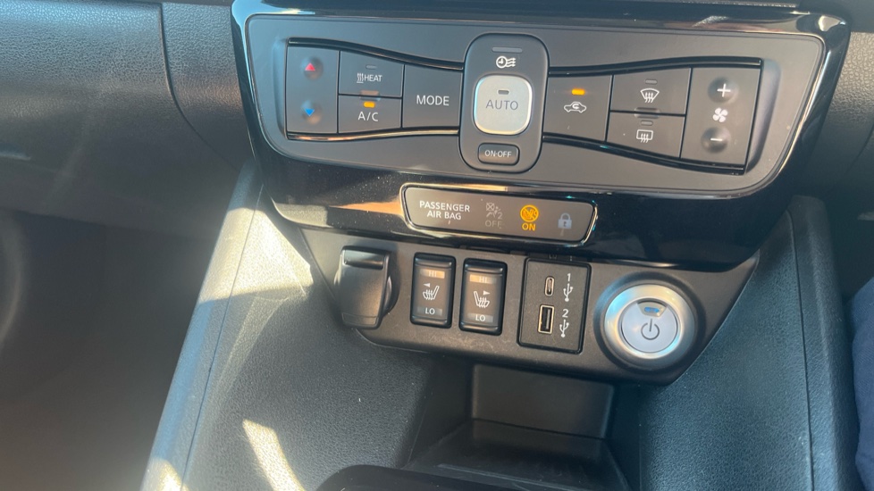 Nissan LEAF 160kW e+ N-Connecta 59kWh 5dr Auto Electric Hatchback - Image 27