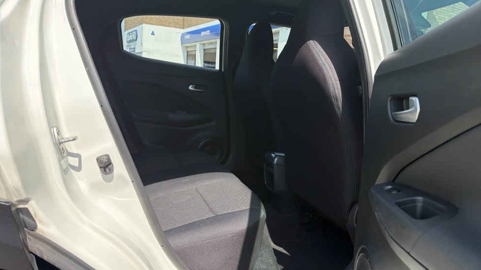Nissan Juke 1.0 DiG-T Acenta 5dr Petrol Hatchback - Image 16