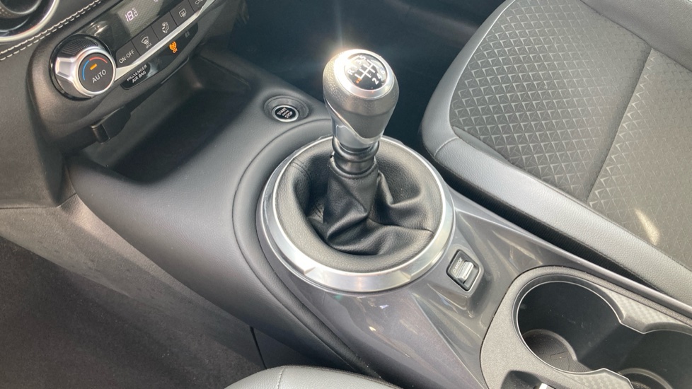 Nissan Juke 1.0 DiG-T 114 N-Connecta 5dr Petrol Hatchback - Image 13
