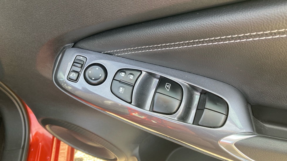 Nissan Juke 1.0 DiG-T 114 N-Connecta 5dr Petrol Hatchback - Image 22