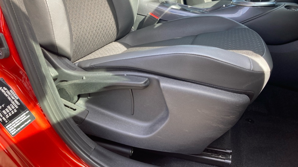 Nissan Juke 1.0 DiG-T 114 N-Connecta 5dr Petrol Hatchback - Image 23