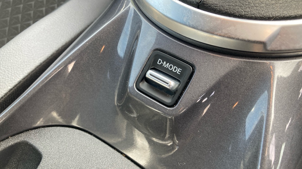 Nissan Juke 1.0 DiG-T 114 N-Connecta 5dr Petrol Hatchback - Image 26